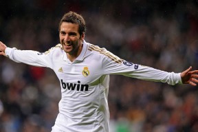 苏亚雷斯再显锋霸本色，助马竞力保西甲冠军