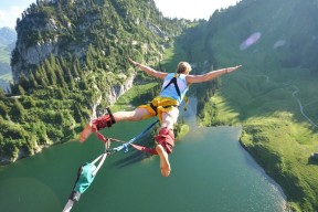 争议：阿莫林当选英超10月最佳主帅，英超十大巨星