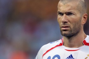 唐纳德·高尔带领袋鼠队通过快速进攻打破对方防线